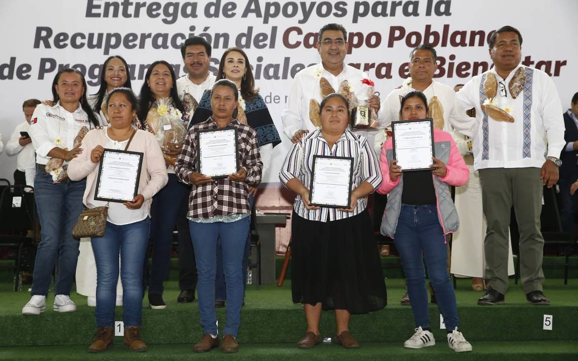 Sergio Salomón Entrega Apoyos Para El Campo Y Títulos De Propiedad En ...